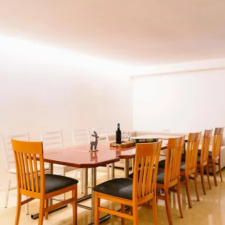 Hugo - Der Bodenstaendige - Huusa Im Bregenzerwald *